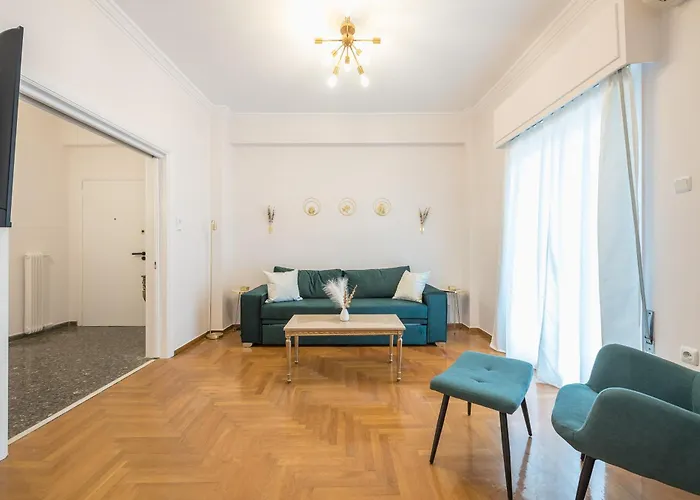 Golden Comfort With Courtyard By Greece s