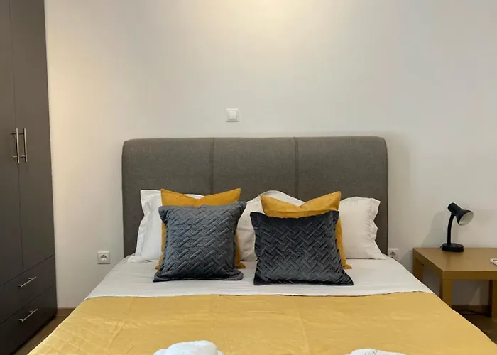 Modern And Cozy In The Center Of
